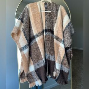 Vince Camuto Plaid Shawl Poncho Wrap Tan Cream Brown